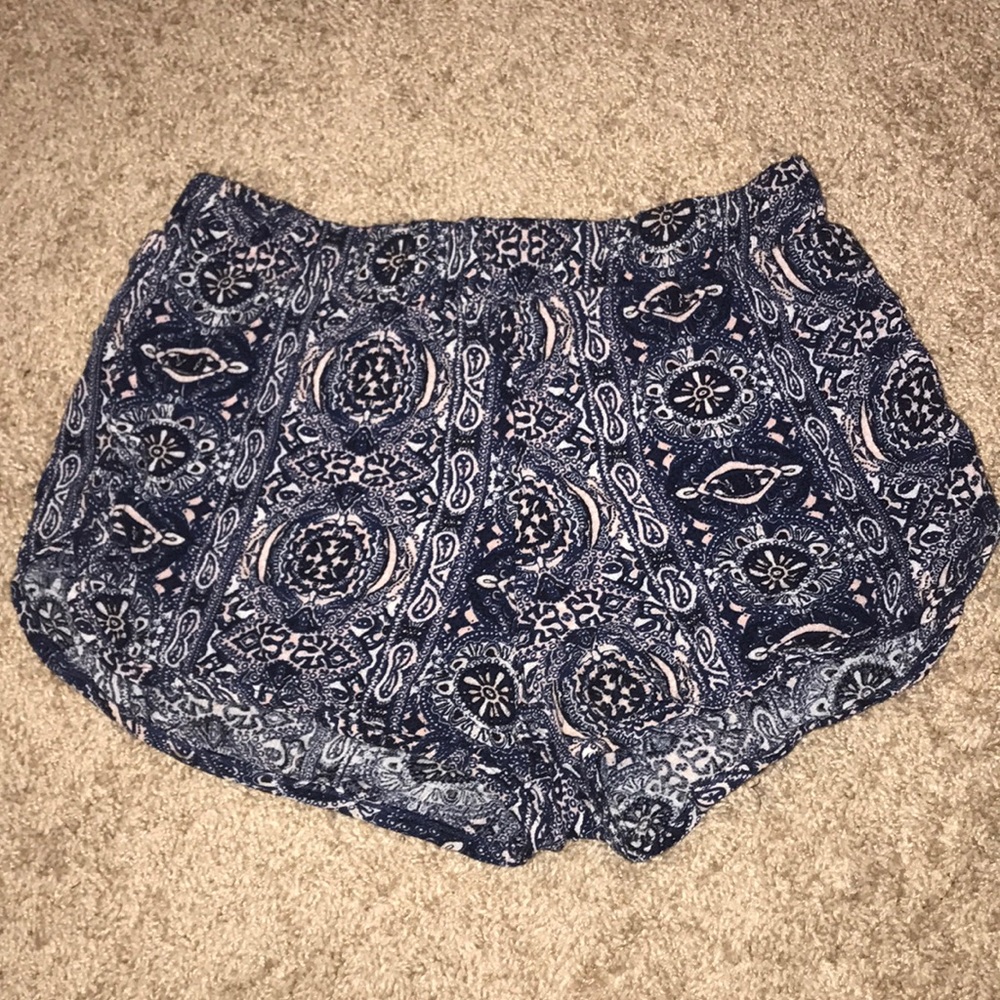 COMFY CUTE PACSUN LOOSE-FITTING SHORTS